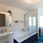 Daire Modernes 90m2 Mit Balkon & Bergblick