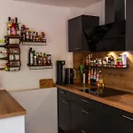 Daire Modernes 90m2 Mit Balkon & Bergblick