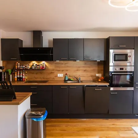 アパート Modernes 90m2 Mit Balkon & Bergblick *