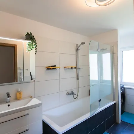 Appartamento Modernes 90m2 Mit Balkon & Bergblick