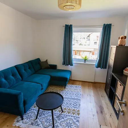 Modernes 90m2 Mit Balkon & Bergblick