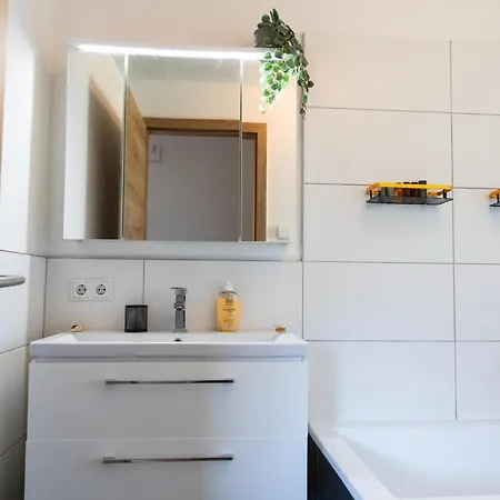 Modernes 90m2 Mit Balkon & Bergblick