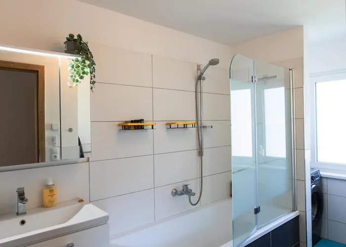 アパート Modernes 90m2 Mit Balkon & Bergblick