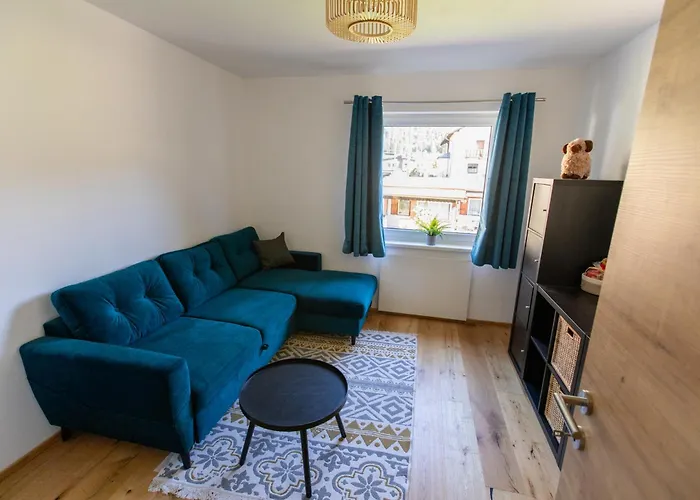 Modernes 90m2 Mit Balkon & Bergblick