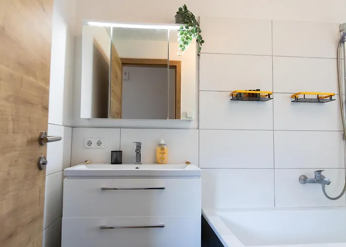 Modernes 90m2 Mit Balkon & Bergblick