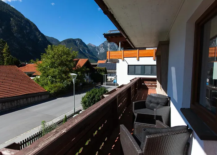 Modernes 90m2 Mit Balkon & Bergblick アパート ナッセライト