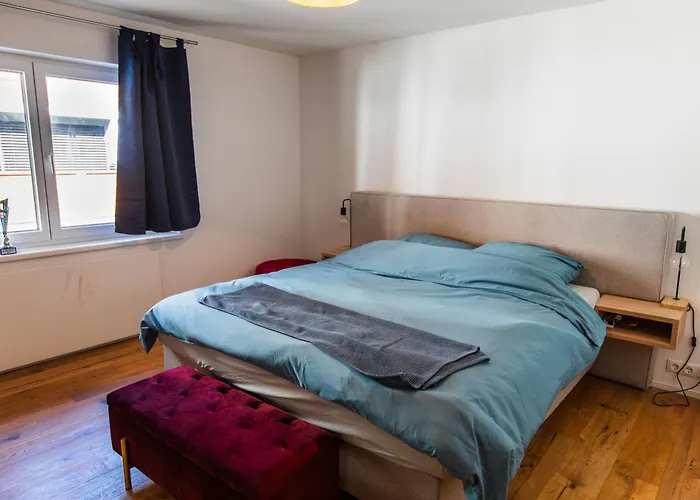 Modernes 90m2 Mit Balkon & Bergblick アパート ナッセライト