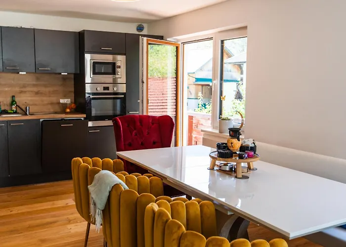 Modernes 90m2 Mit Balkon & Bergblick アパート