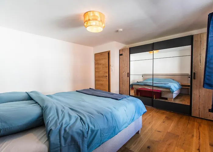 Modernes 90m2 Mit Balkon & Bergblick アパート *