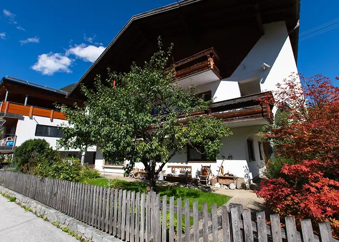 Modernes 90m2 Mit Balkon & Bergblick アパート ナッセライト